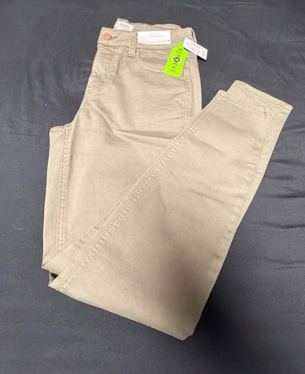Maurice’s M jeans High Rise Ultimate Stretch Jogging Khaki Pants Small Short NWT